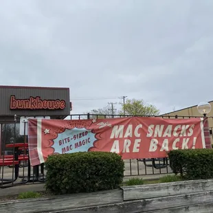 the outside of the restaurant