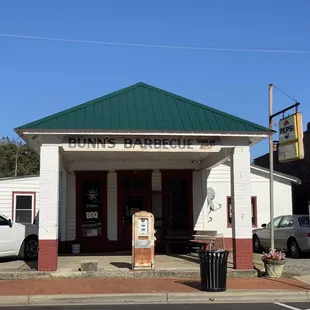 I love the barbecue sandwiches from Bunn's!