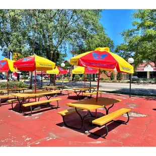 Bunny Hutch.N Lincoln Ave, Lincolnwood, IL Burgers HotDogs Gyros  Italian Beef Philly Sandwiches Salads Milkshakes Italian Ice etc. Cool!