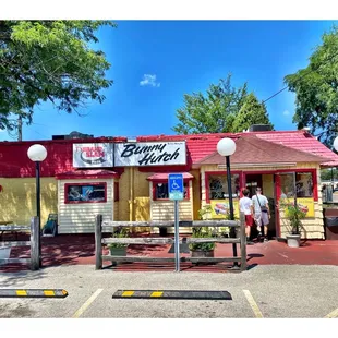 Bunny Hutch.N Lincoln Ave, Lincolnwood, IL Burgers HotDogs Gyros  Italian Beef Philly Sandwiches Salads Milkshakes Italian Ice etc. Cool!