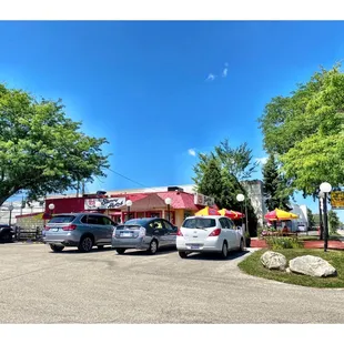 Bunny Hutch.N Lincoln Ave, Lincolnwood, IL Burgers HotDogs Gyros  Italian Beef Philly Sandwiches Salads Milkshakes Italian Ice etc. Cool!