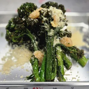 Broccoli Crüe
Roasted Broccoli/ Garlic Confit in Wagyu Fat/ Paremsan