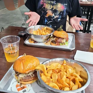 Show Bunz Burger