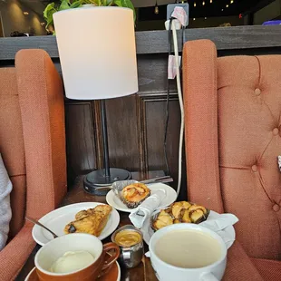 Definition of cozy coffee shop