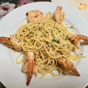 Garlic pasta, olive oil, with shrimp