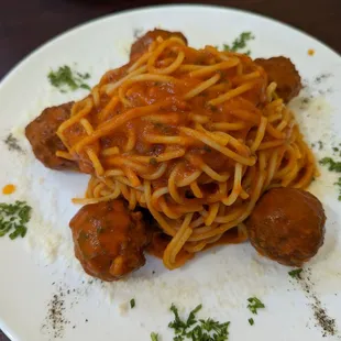 Spaghetti and meatballs portion is generous, but too delicy, so I ate it all. Al dented pasta, fabulous marinara sauce, and tasty meatballs.