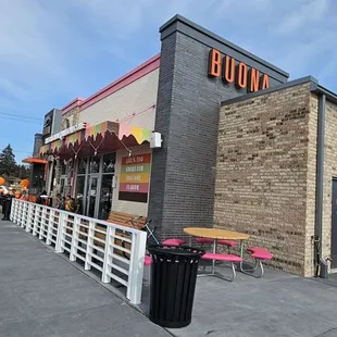 Buona patio