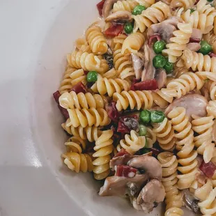 Rotini with peas, bacon and mushrooms in cream sauce