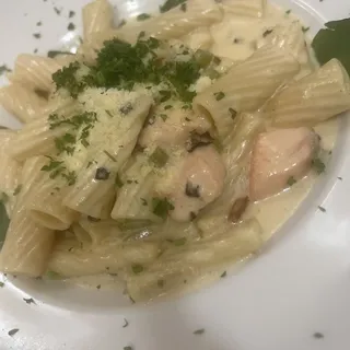 Creamy Salmon Rigatoni