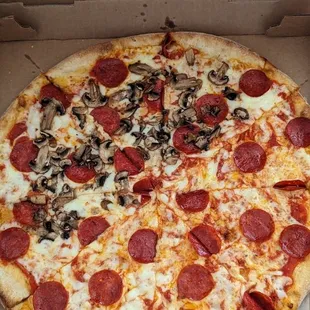 XL half pepperoni, half pepperoni and mushroom