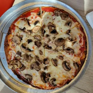 Cauliflower crust mushroom pizza
