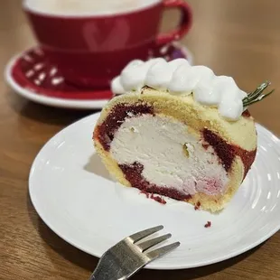 Raspberry Roll Cake &amp; Jujube Chai Latte