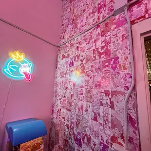 Love the manga/anime wallpaper(?)