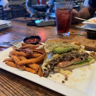 Spicy avocado burger with sweet potato's fries
