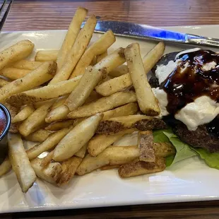 Gotye burger w/o bun or onion. It would be 100% better with a bun but still good