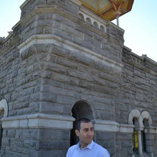 Luis G.