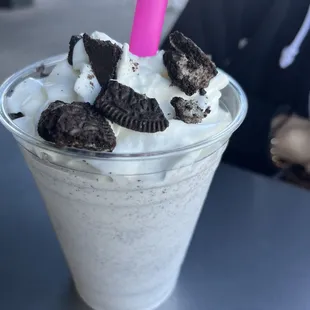 Oreo and cream shake that melts your palate