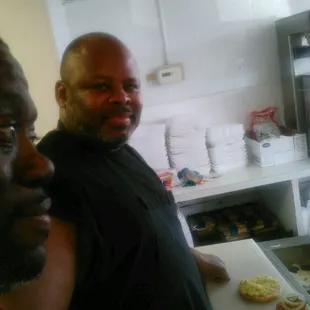 Da cooks of burger barn