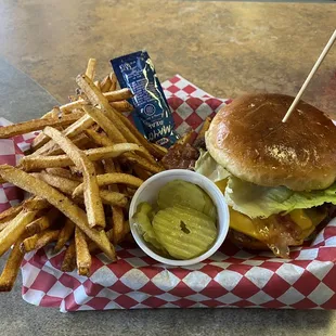 Bacon cheeseburger.