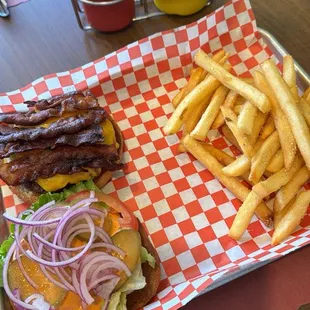 Bacon Cheeseburger! Hidden secret of Pacifica - what a treat :)