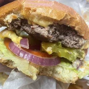 Cheeseburger with everything