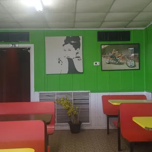 Inside B.B. It wa  formerly a DQ.