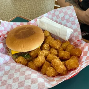 Regular burger with tater tots