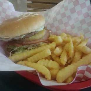 Hawaiian Burger (pinapple and ham)