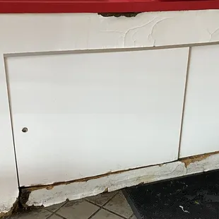 Gross dirty floors and rotten cabinets