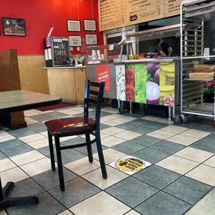 the interior of a fast food restaurant