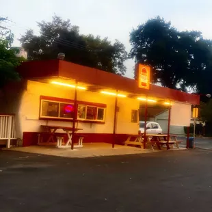 the outside of the restaurant