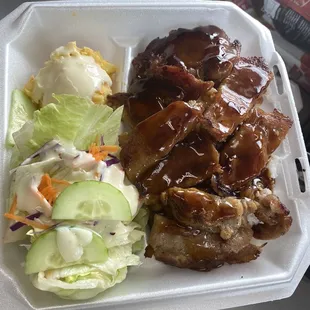 This teriyaki chicken bowl one of my favorite Menu with salad and macaroni cheese  it was amazing