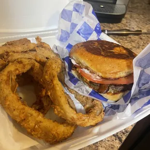 Bacon cheeseburger with onion rings