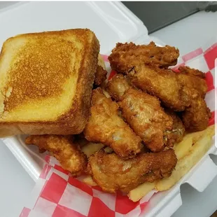 WING DINGS AND FRIES WITH TEXAS TOAST