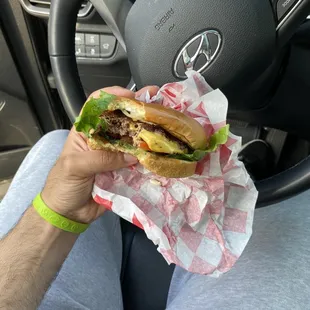 Regular Cheeseburger