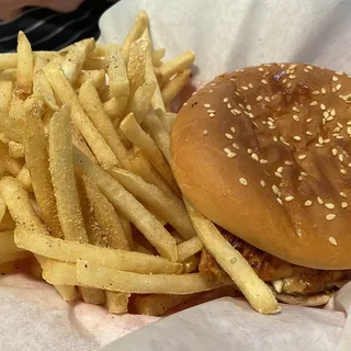 Grilled Chicken Breast Sandwich W/Fries