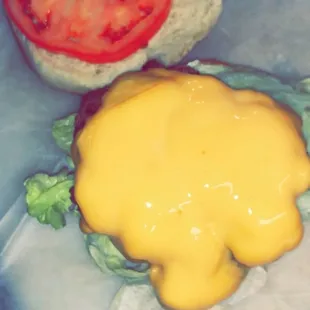 a cheeseburger and tomato