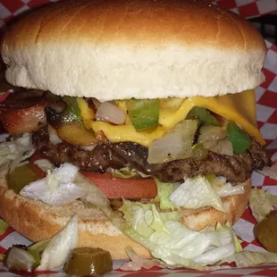 The Jungle Burger was outstanding. Be prepared for a lot of toppings!