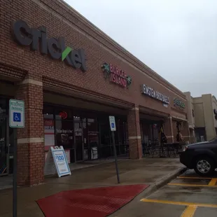Great location within a busy shopping center