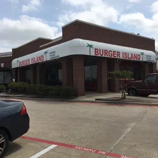 In a little strip mall- doesn't give you a. Lue of the deliciousness inside.