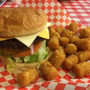 Cheeseburger with tots