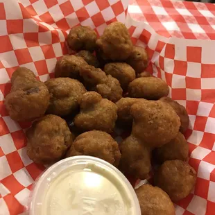 Fried mushrooms- My friend got them. I forgot to try it