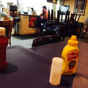 Guest being told they can only order To-go at 9:15pm when the restaurant closes at 10pm (Confirmed by cashier) Burger Island