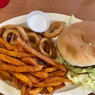 Hamburger with half rings half sweet potato fries