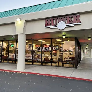 the outside of the restaurant