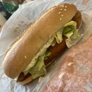 a chicken sandwich with lettuce and tomato