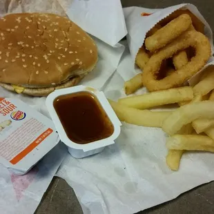 Burg fwies onion rings