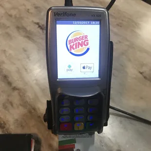 Wow! An Apple Pay machine!....that doesn&apos;t work.