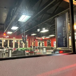 20 min at the drive thru. You guys aren't busy. Please get it together!!!