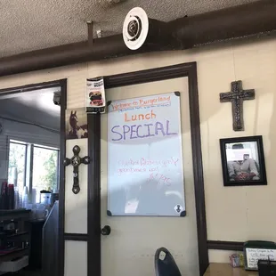 a sign on the door of a restaurant